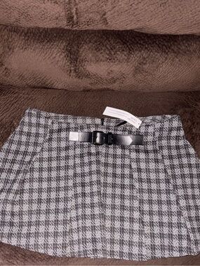 Gray Houndstooth Mini Skirt with Black Belt Accent